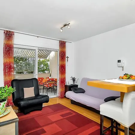 Central City Celestine Apartament *