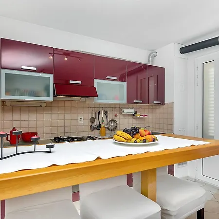 Central City Celestine Apartament *